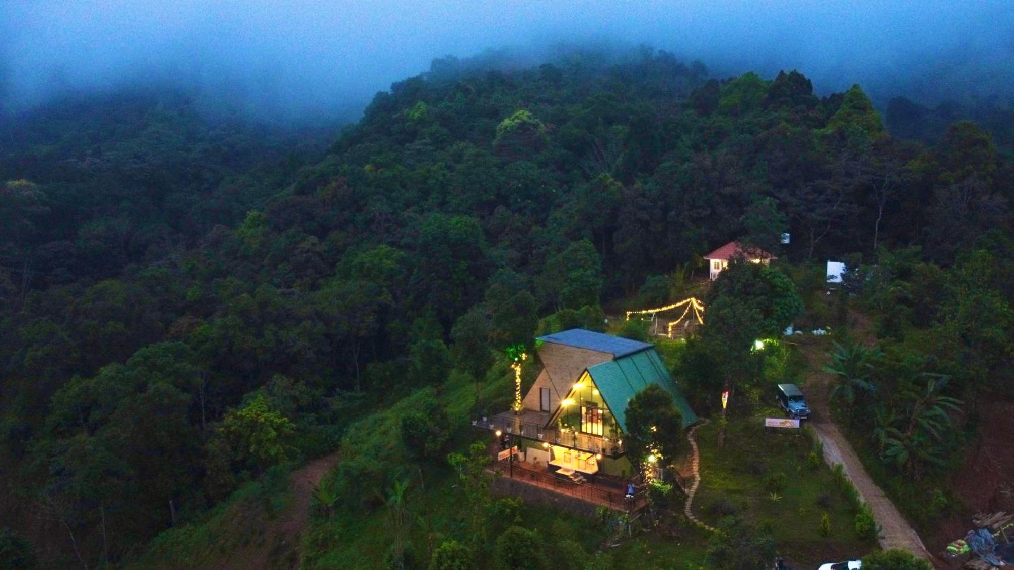 Kakkadampoyil Misty Hideout Bed & Breakfast エクステリア 写真